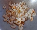 Foto langkah ke 1 dari resep Sambal Goreng Udang Kentang.