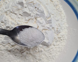 Foto del paso 1 de la receta: Tortas fritas con harina leudante y aceite 🫓