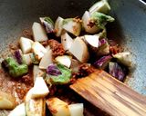 वांग बटाटा भाजी (vanga batata bhaji recipe in martahi) रेसिपी स्टेप 4 फोटो 