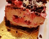 Une image de l'étape 11 de Bûche au chocolat blanc coeur framboises 😋 sur son moelleux au chocolat 🍫.