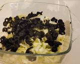 A picture of step 4 of Sweet and sour salad.