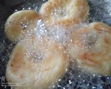 Gambar langkah 7 resipi Donut Kentang Small Batch.