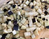 Une image de l'étape 2 de Salade d'aubergines et d'œufs.