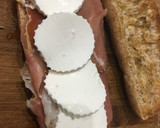 Foto del paso 2 de la receta: Bocadillo integral con serrano y queso fresco