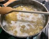 Une image de l'étape 3 de Pâtes Pipe Rigate au saumon et champignons.