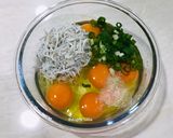 Foto langkah ke 2 dari resep Telur dadar teri nasi,pu la yi cien tan.