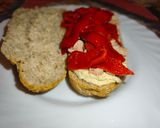 Foto del paso 2 de la receta: Almuerzo/Merienda integral con pimientos asados