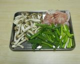A picture of step 1 of Teriyaki Chicken and Shimeji Mushroom Stir-Fry with Black Pepper.