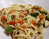 Foto del paso 8 de la receta: Noodles con pollo y verduras al wok