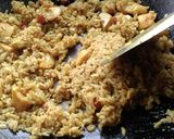 Foto langkah ke 4 dari resep Goreng Nasi Kuning campur Telur rebus.
