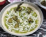A picture of step 6 of Hot Green Chicken Pizza.
