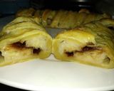 Фото кроку 3 до Плетёнки с бананом и шоколадом из слоёного теста.
