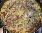 Foto del paso 2 de la receta: Omelette Cebolla Morada, Salame y Cebollín