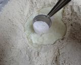 A picture of step 2 of No Yeast Pizza (Party style).