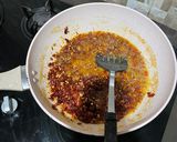 Foto langkah ke 5 dari resep Chili Oil.