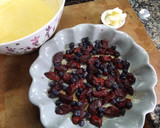 Foto del paso 2 de la receta: Pastel súper fácil de ciruelas rojas y arándanos