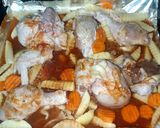 Foto del passaggio 4 della ricetta Pollo al forno con patate, carote e cipolle