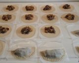Foto del paso 2 de la receta: Empanadillas rellenas de plátano y nueces con miel