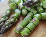 Foto del paso 3 de la receta: Frittata de espárragos trigueros y calabacín con sus flores