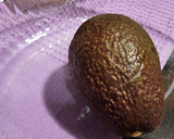 Foto del paso 1 de la receta: Aguacate relleno de carne con mostaza y miel