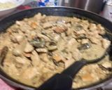 Tejszínes-joghurtos-gombás csirkemell recept fázis 2 fotója