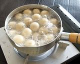 Foto langkah ke 4 dari resep Cilok isi abon ayam bumbu kacang.