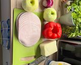 Sajtos, almás, csirkemell sonkás tésztasaláta recept fázis 1 fotója