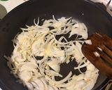 A picture of step 1 of Caramelized Onion.