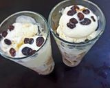A picture of step 3 of Cereal ice-cream.