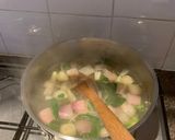 A picture of step 2 of Tom yum soup.