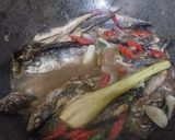 Foto langkah ke 3 dari resep Tumis Pindang Deles.