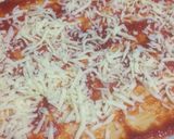 Foto del paso 3 de la receta: Pizza de espinacas, gambas y queso roquefort
