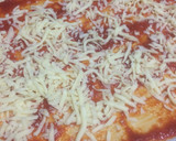 Foto del paso 3 de la receta: Pizza de espinacas, gambas y queso roquefort