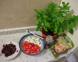Foto del paso 1 de la receta: Ensalada de sandía, feta, frutos secos y albahaca