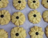 Foto langkah ke 3 dari resep Kue Kering Dahlia.