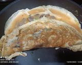 Foto del paso 4 de la receta: "Calzone" de huevo con ajos tiernos y setas