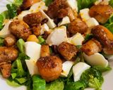 Foto del paso 4 de la receta: Ensalada de canónigos con garbanzos, queso fresco, champiñones y miel