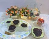 A picture of step 4 of Pista custard pudding with almond chocolate pudding.