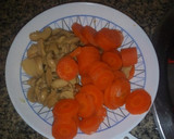 Foto del paso 2 de la receta: Pollo con champiñones y zanahorias