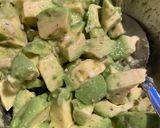 Une image de l'étape 4 de Tartare de crevettes nordiques au citron vert et à la mandarine.