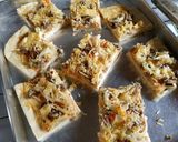 Foto langkah ke 6 dari resep Pizza Homemade Simple.