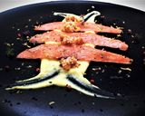 Foto del passaggio 3 della ricetta Sashimi di salmone affumicato, con crema di mango e curcuma, e mais fritto