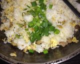 Foto langkah ke 4 dari resep 70. Nasi Goreng Ayam Kampung Pedas #DiulekAsyik #pekaninspirasi #cookpadcommunity.