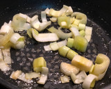 Foto del paso 4 de la receta: Ensalada de espinacas de la huerta española con salmón a la plancha