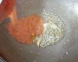 A picture of step 4 of Homemade Fettuccine pasta with arebita source.