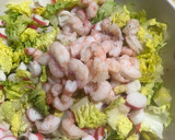 Foto del paso 4 de la receta: Ensaladilla de surimi con gambas