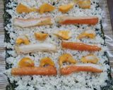Foto langkah ke 2 dari resep Sushi alias nasi gulung ala naz n nzi.