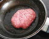 Foto del paso 3 de la receta: Hamburguesa de cerdo y vacuno con jamón y queso