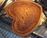 Une image de l'étape 6 de Gâteau aux poires et pralines roses.