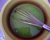 Foto langkah ke 3 dari resep Pie susu pandan bertopping buah.
